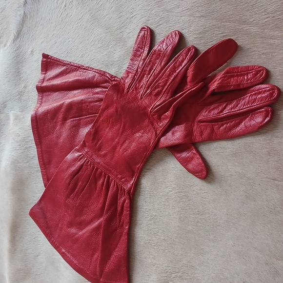 Bergdorf Goodman Leather Gloves - Picture 12 of 12